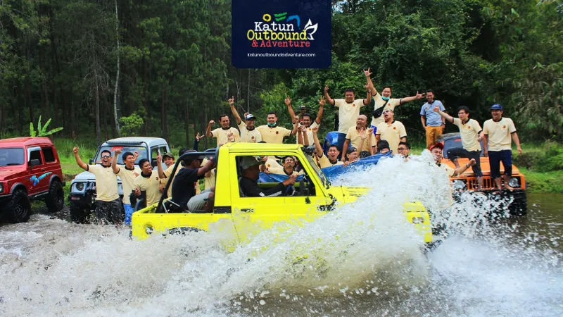 Kombinasi outbound dan offroad company outing di Batu
