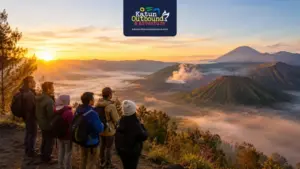 wisatawan-menikmati-sunrise-di-gunung-bromo