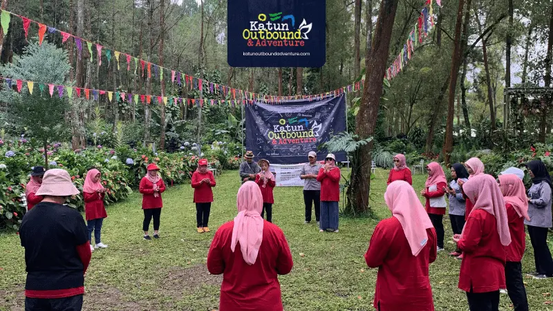 Aktivitas- outbound -gathering -tim -perusahaan -Malang.