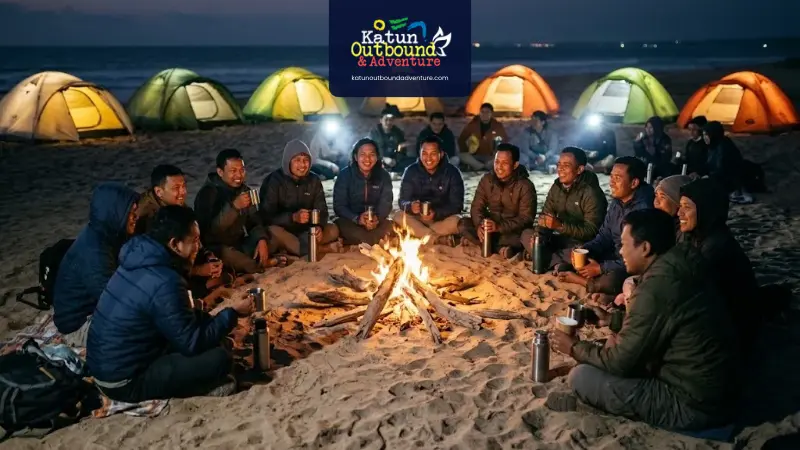 Peserta-camping-duduk-melingkar-di-sekitar-api-unggun 