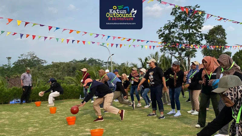 outbound aktivitas outbound perusahaan untuk team building dan kerja sama tim di alam terbuka