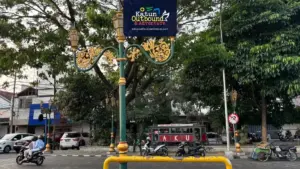 Jalan rindang bergaya kolonial di Kota Malang untuk sesi outbound Malang city tour heritage
