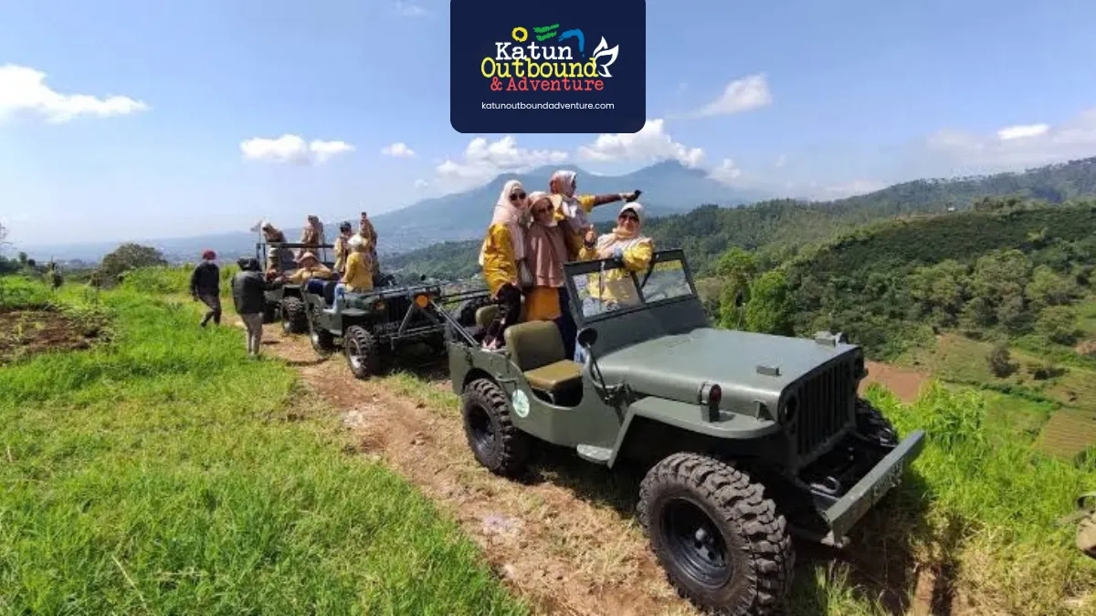 fun off road batu Peserta foto bersama di spot view pegunungan Coban Talun Batu
